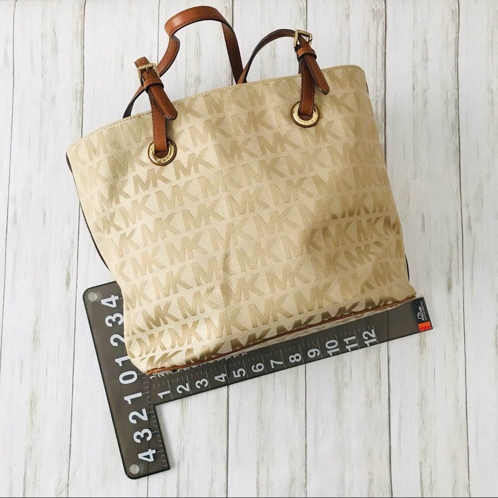 Michael Kors Tote Tan Handbag - Picture 9 of 16